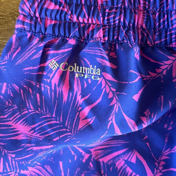 Columbia PFG Women’s Shorts - Size Medium - Purple Floral Shorts w/ Back Pocket - Picture 6 of 9
